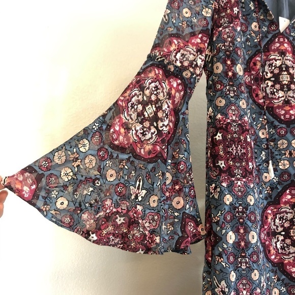 NWT WHBM Medallion Shift Dress W/ Bell Sleeves - Picture 3 of 7